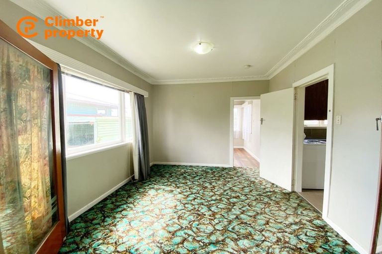 Photo of property in 8 Hugh Brown Drive, New Lynn, Auckland, 0600