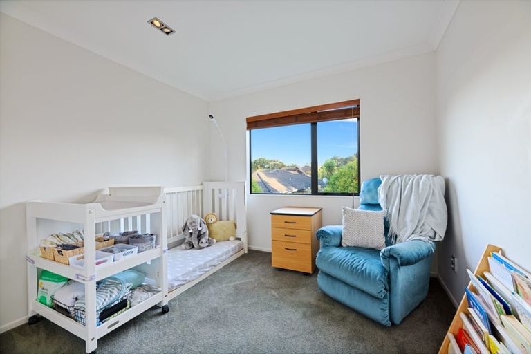 Photo of property in 19 South Kensington Way, Henderson, Auckland, 0612