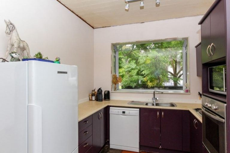 Photo of property in 166 Seaview Road, Westown, New Plymouth, 4310