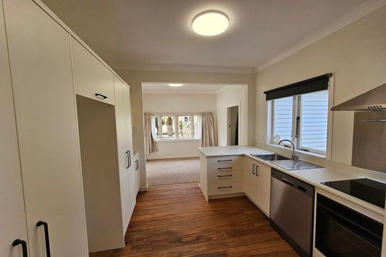 Photo of property in 30 Oxford Street, Fairfield, Hamilton, 3214
