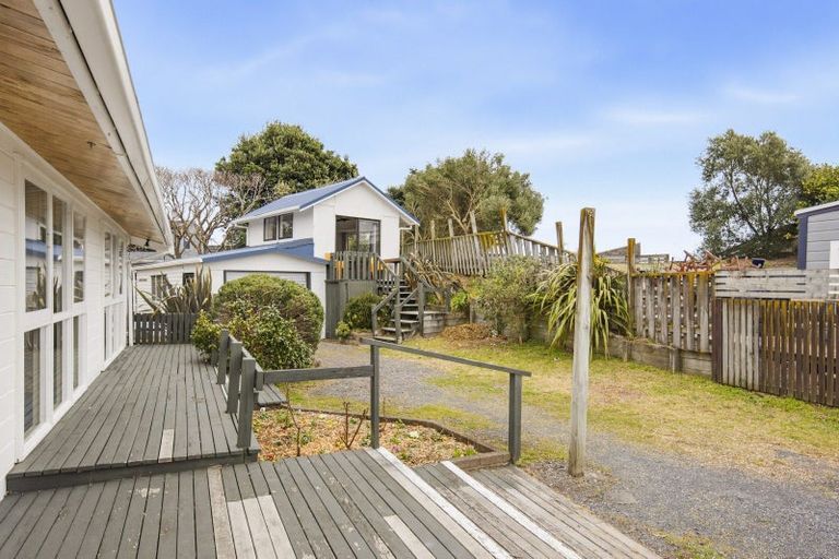 Photo of property in 10 Bahama Crescent, Paraparaumu Beach, Paraparaumu, 5032