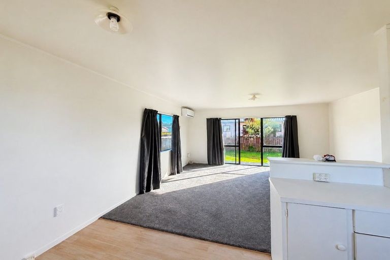 Photo of property in 1/44 Shifnal Drive, Randwick Park, Auckland, 2105