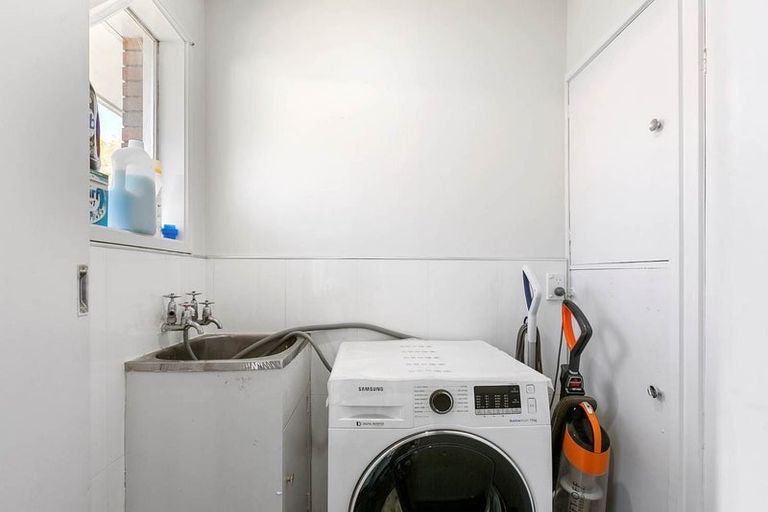 Photo of property in 2/2 Chevis Place, Pakuranga, Auckland, 2010