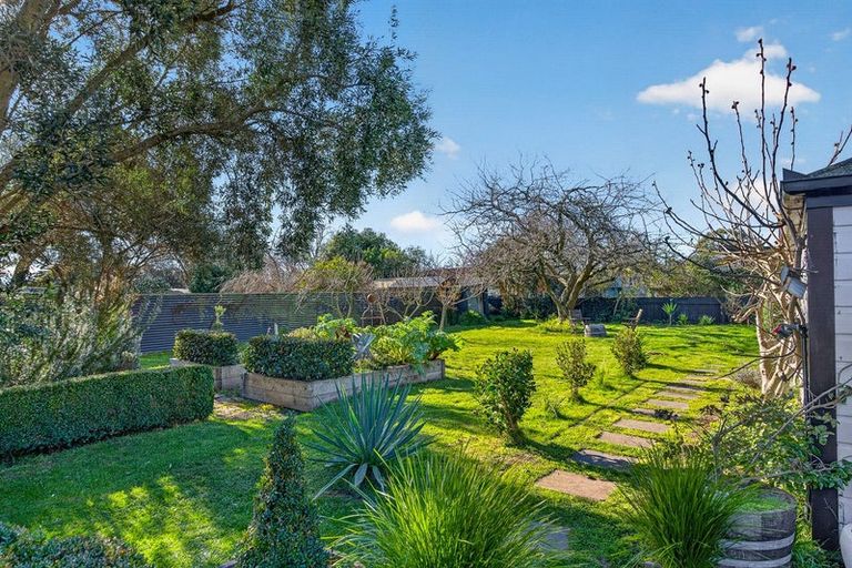 Photo of property in 37 Dublin Street, Martinborough, 5711
