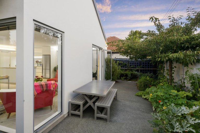 Photo of property in 1/64 Hewitts Road, Merivale, Christchurch, 8014