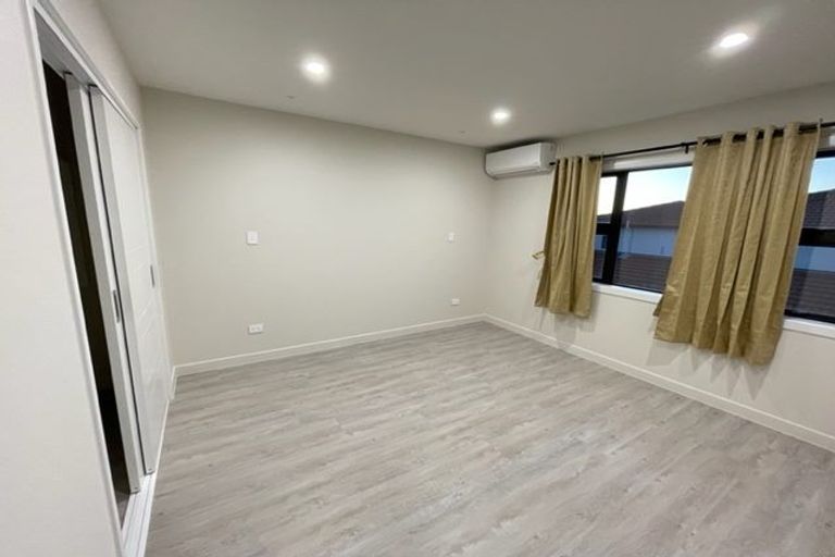 Photo of property in 128b Hutchinsons Road, Bucklands Beach, Auckland, 2014