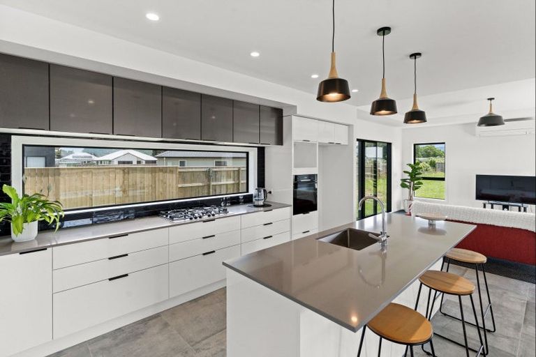 Photo of property in 17 Madison Street, Carterton, 5713