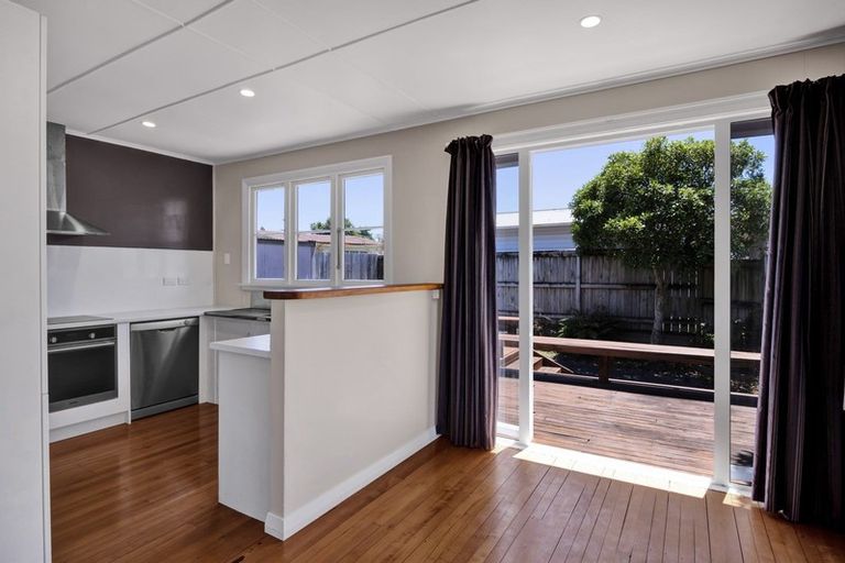 Photo of property in 1/9 Tarahua Road, Vogeltown, New Plymouth, 4310