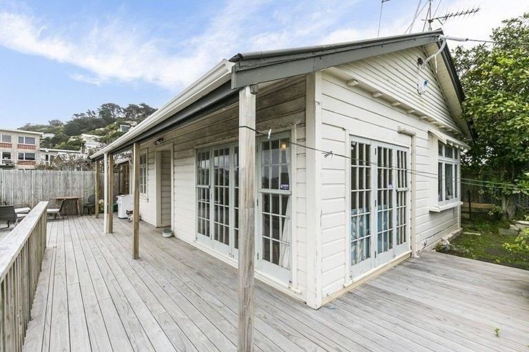 Photo of property in 2 Naughton Terrace, Kilbirnie, Wellington, 6022