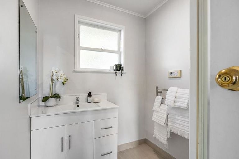 Photo of property in 71b Red Beach Road, Red Beach, 0932