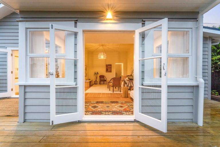 Photo of property in 24 Jean Place, Stanmore Bay, Whangaparaoa, 0932