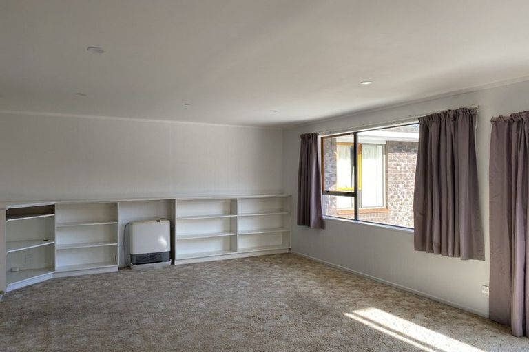 Photo of property in 1/21 Roband Crescent, Brown Owl, Upper Hutt, 5018