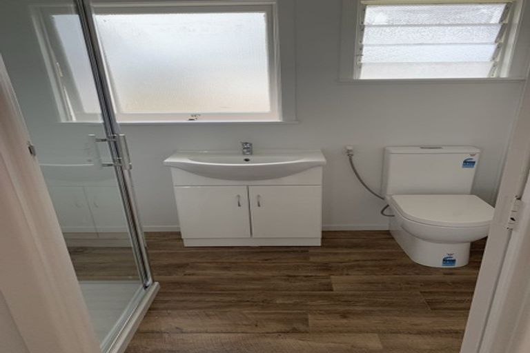 Photo of property in 2/44 Lake Road, Narrow Neck, Auckland, 0624