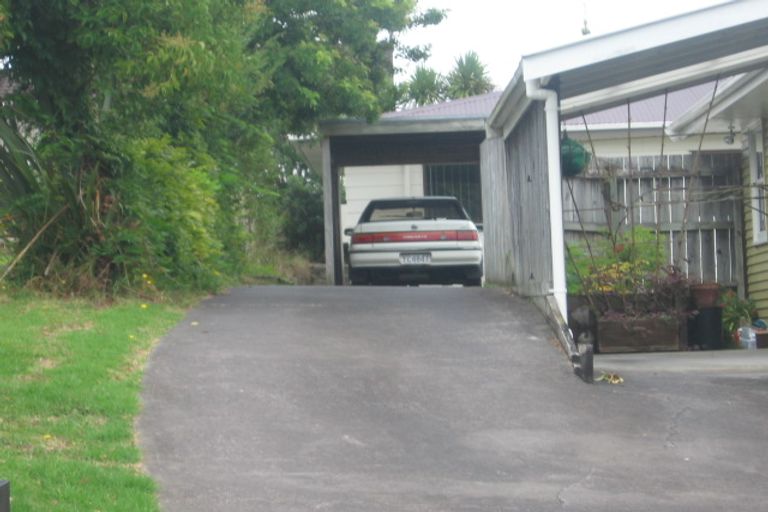 Photo of property in 1/12 Segedin Place, Glenfield, Auckland, 0629