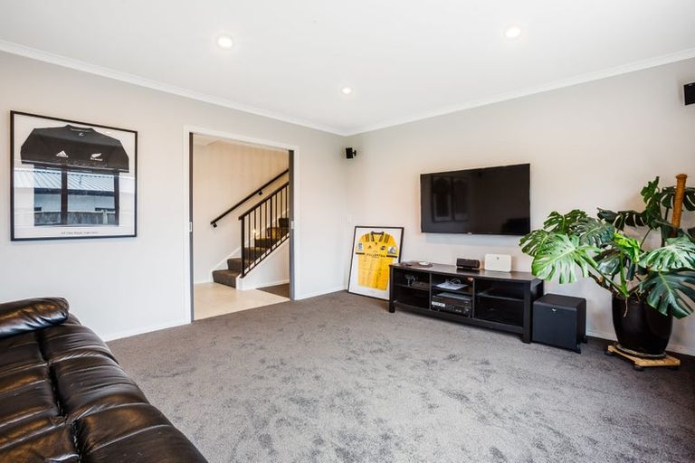 Photo of property in 17 Kepler Way, Aotea, Porirua, 5024