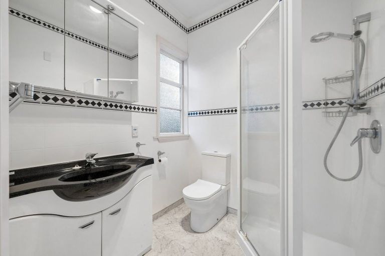 Photo of property in 6 Station Road, Khandallah, Wellington, 6035