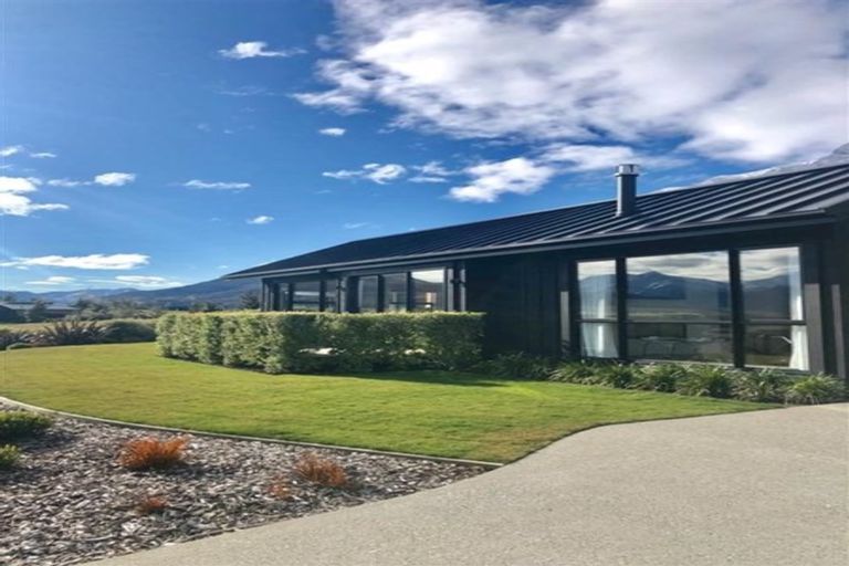 Photo of property in 25 Hackett Road, Jacks Point, Queenstown, 9371