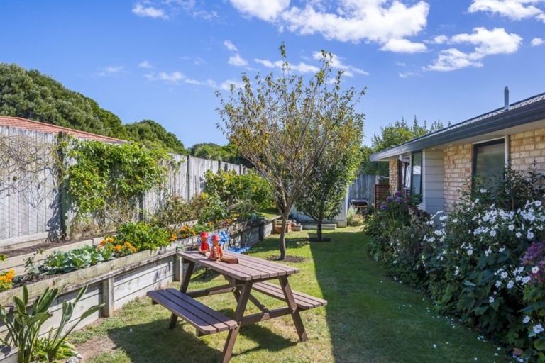Photo of property in 142 Langdale Avenue, Paraparaumu, 5032