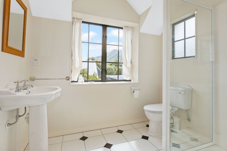 Photo of property in 18 Huia Street, Waikanae, 5036