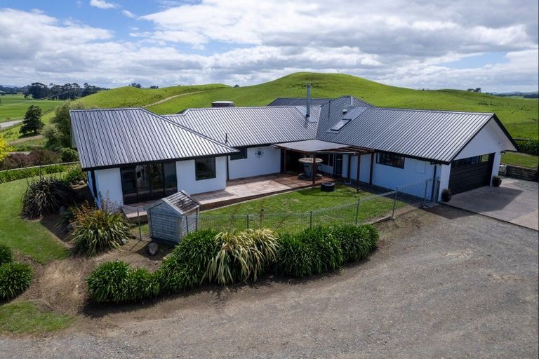 Photo of property in 14 Centre Road, Matamau, Dannevirke, 4977
