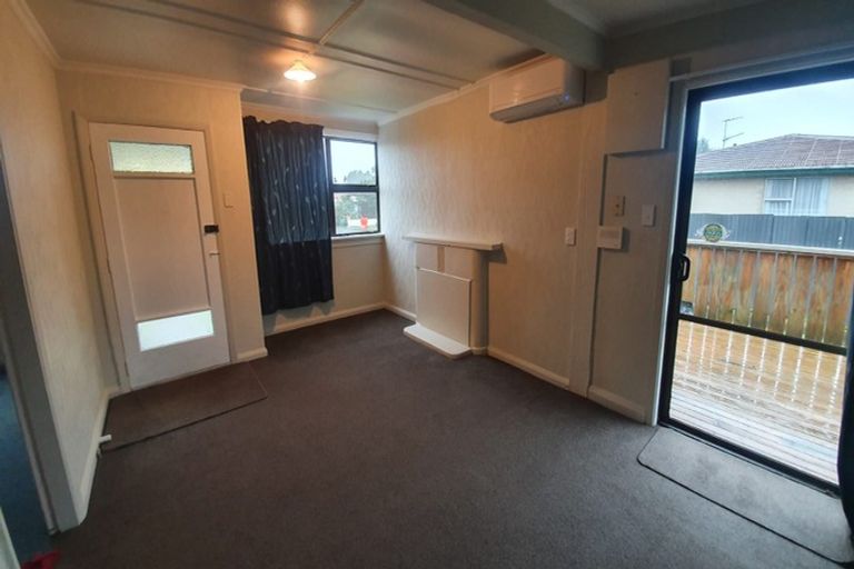 Photo of property in 28 Tarahua Road, Vogeltown, New Plymouth, 4310