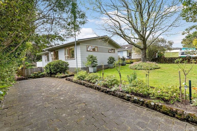 Photo of property in 34 Spinella Drive, Bayview, Auckland, 0629