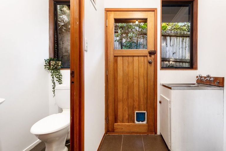 Photo of property in 2/113 Daffodil Street, Titirangi, Auckland, 0604