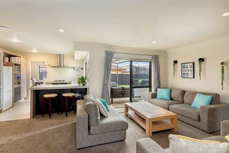 Photo of property in 17 Aberdeen Crescent, Wattle Downs, Auckland, 2103