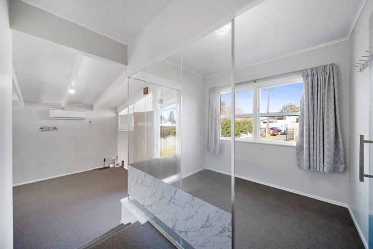 Photo of property in 5 Rondorlyn Place, Manurewa, Auckland, 2102