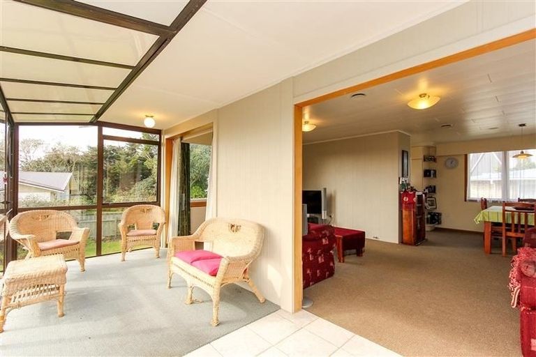 Photo of property in 49 Nevada Drive, Merrilands, New Plymouth, 4312