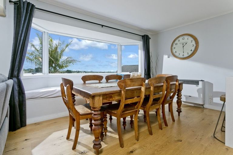Photo of property in 154 Oaktree Avenue, Browns Bay, Auckland, 0630
