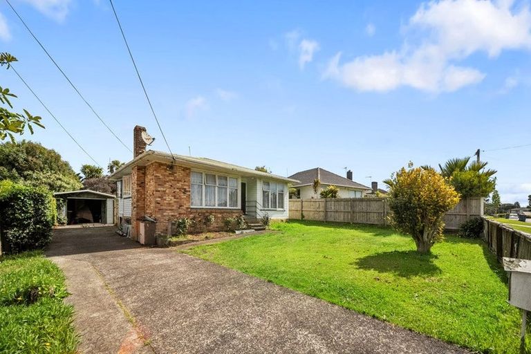 Photo of property in 53 Waipani Road, Te Atatu Peninsula, Auckland, 0610