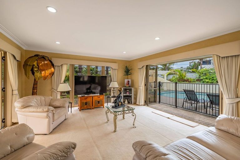 Photo of property in 2 Anaheim Boulevard, Shamrock Park, Auckland, 2016