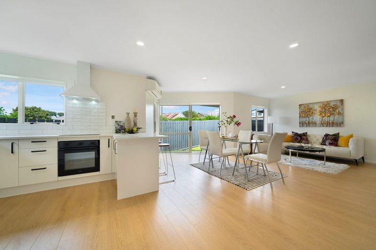 Photo of property in 5 Retreat Drive, Mangere, Auckland, 2022