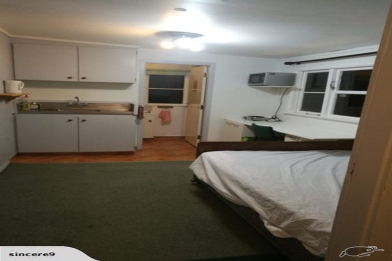 Photo of property in 104 Parkvale Road, Karori, Wellington, 6012