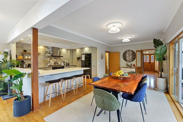 Photo of property in 30 Golf Road, Paraparaumu Beach, Paraparaumu, 5032