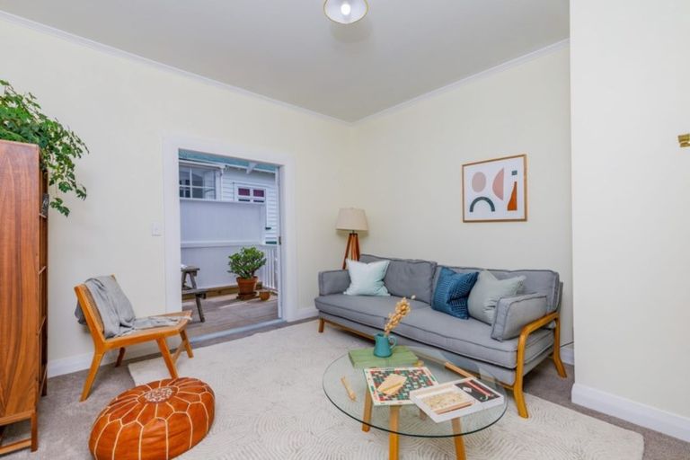 Photo of property in 42 Waterview Road, Stanley Point, Auckland, 0624