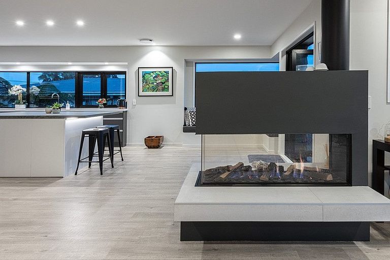 Photo of property in 36 Knights Road, Rothesay Bay, Auckland, 0630