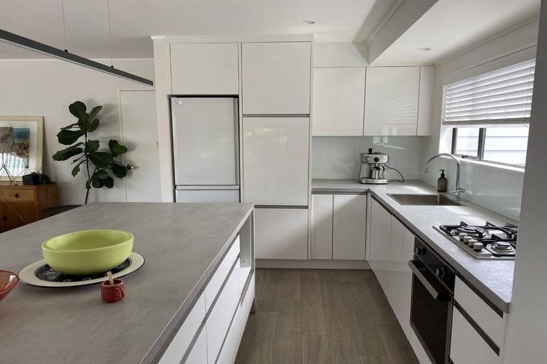 Photo of property in 2 Kenneth Hopper Place, Manly, Whangaparaoa, 0930