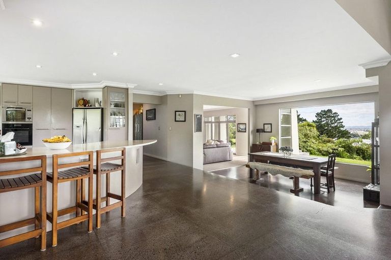 Photo of property in 5 Chatham Avenue, Paremoremo, Auckland, 0632