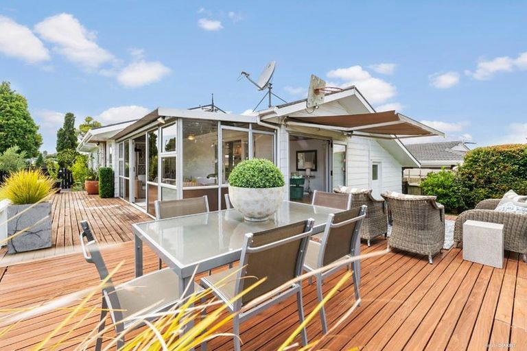 Photo of property in 17 Curacao Place, Half Moon Bay, Auckland, 2012