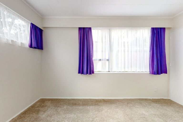 Photo of property in 36 Akaroa Drive, Maupuia, Wellington, 6022