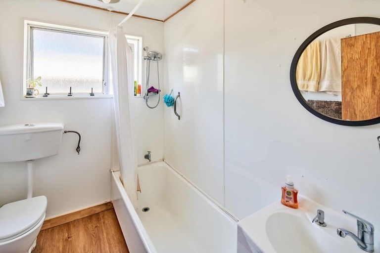 Photo of property in 4/171 Queens Drive, Lyall Bay, Wellington, 6022