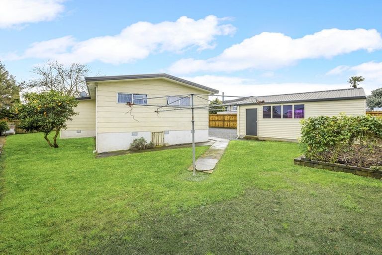 Photo of property in 13 Helms Place, Manurewa, Auckland, 2102