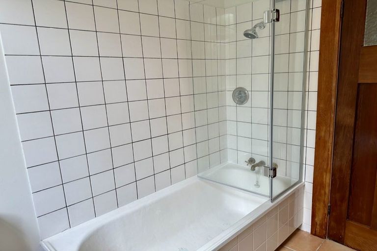 Photo of property in 42 Puriri Terrace, Roslyn, Palmerston North, 4414