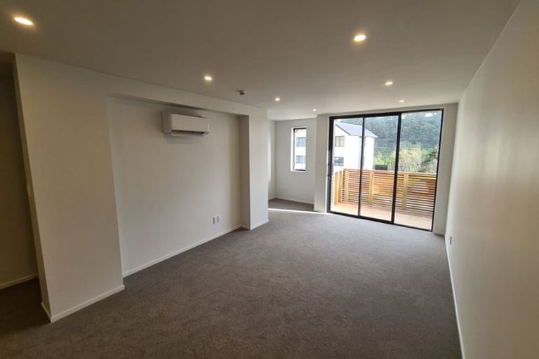 Photo of property in 21 Holystone Road, Whitby, Porirua, 5024
