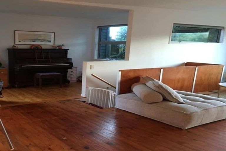 Photo of property in 32 Domain Crescent, Muriwai, Waimauku, 0881