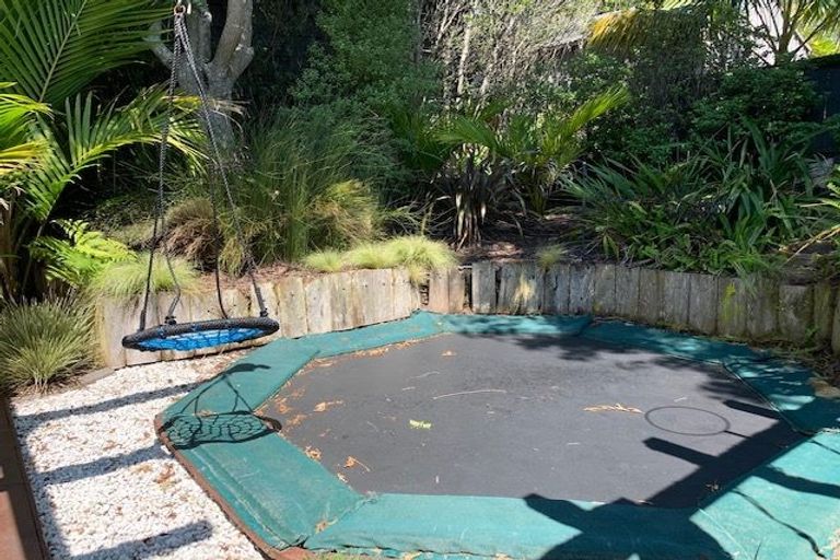 Photo of property in 61a Fairmount Road, Titirangi, Auckland, 0604