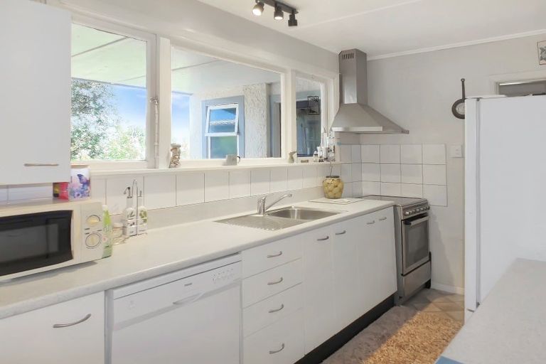 Photo of property in 18 Brown Terrace, Foxton Beach, Foxton, 4815