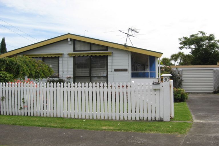 Photo of property in 2/30 Kiwi Esplanade, Mangere Bridge, Auckland, 2022